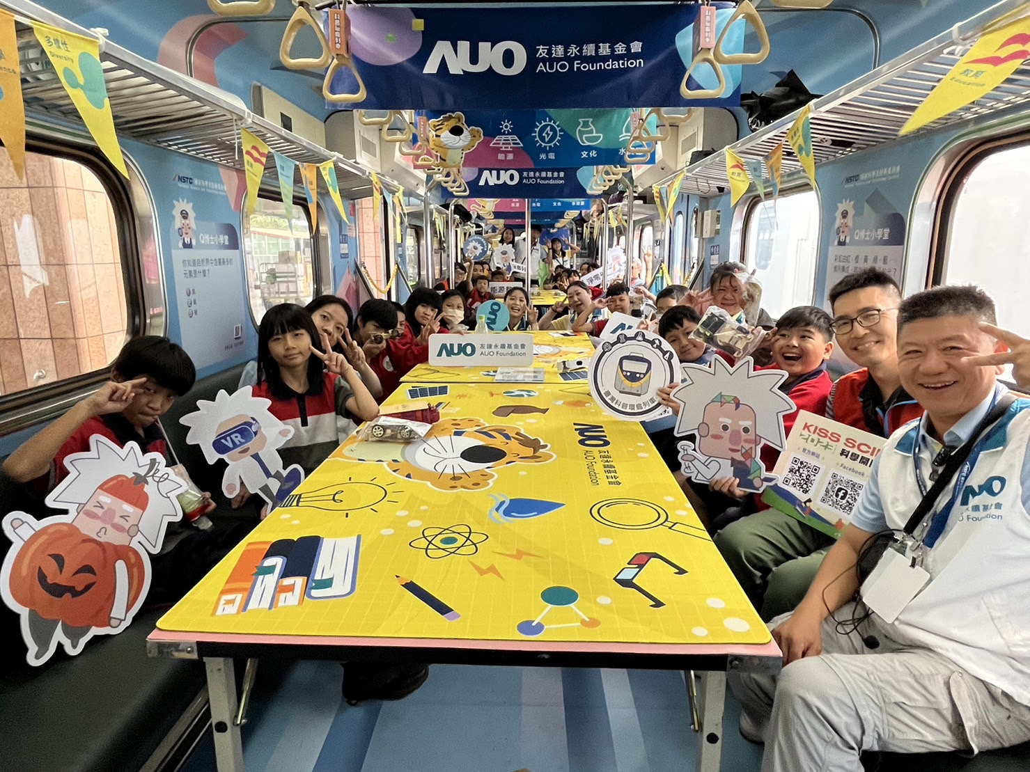 G22恒峰永續基金會參與「臺灣科普環島列車」，設計基礎科學車廂課程，以「淨零碳排和永續能源」為主題，讓學生透過創意實驗認識淨零知識，以及思考生活中的減碳行為